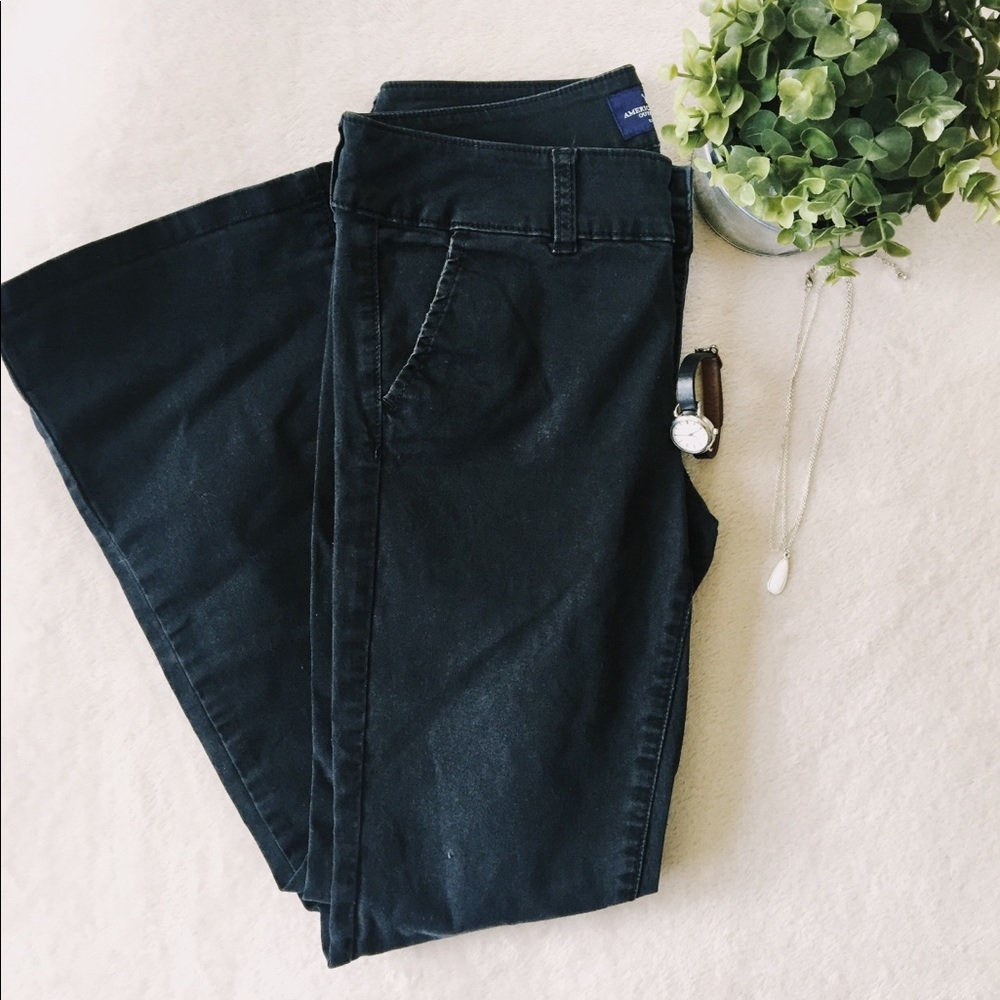 American Eagle Women’s Black Khaki’s 4